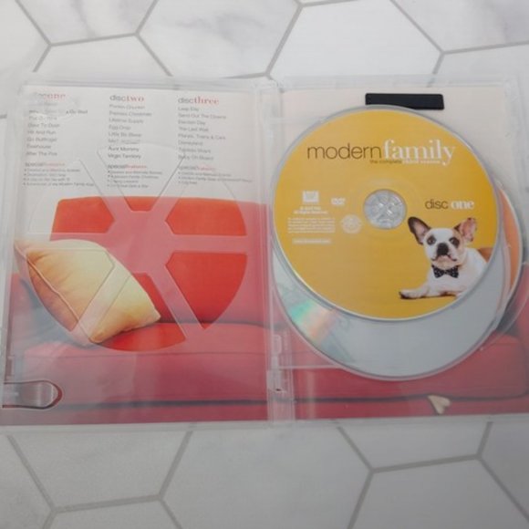 MODERN FAMILY TV- Series Seasons One, Three, and Six on 9 DVDs. - Picture 7 of 7